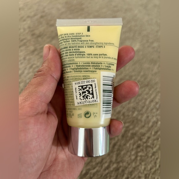 Dramatically Different Moisturizing Face Lotion+- 1.7 oz. - Picture 3 of 4